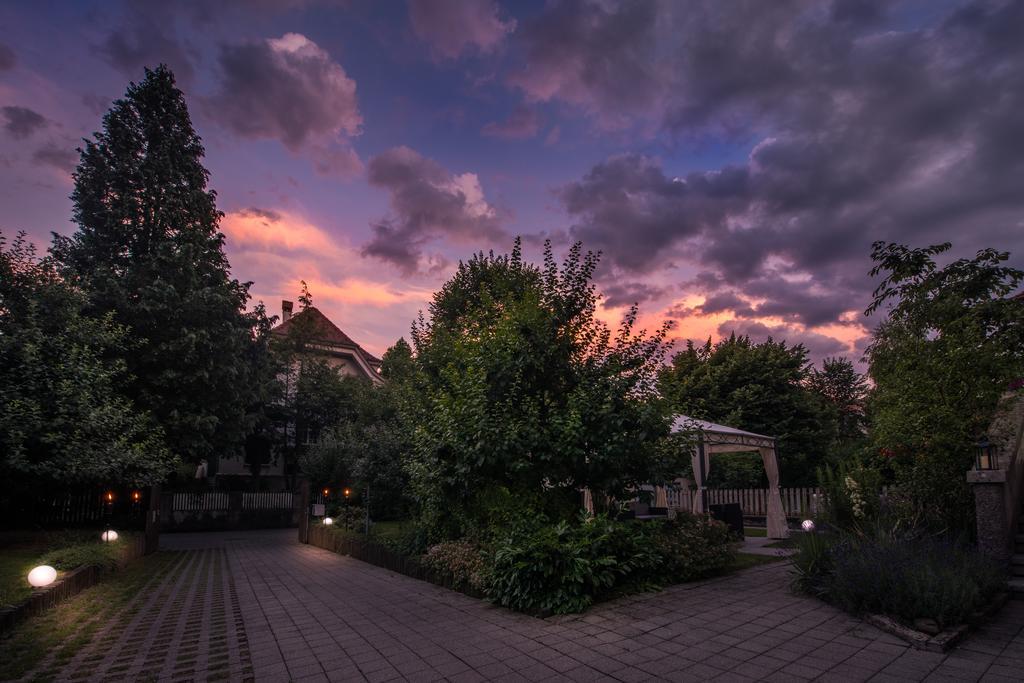 Max Aviation Villa & Apartments Berna Exterior foto